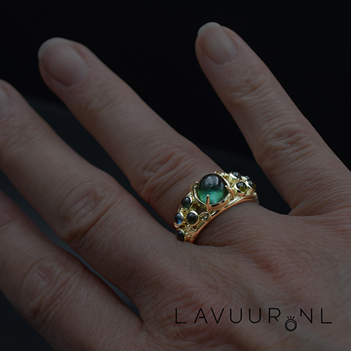 gouden ring met toermalijnen en topaas